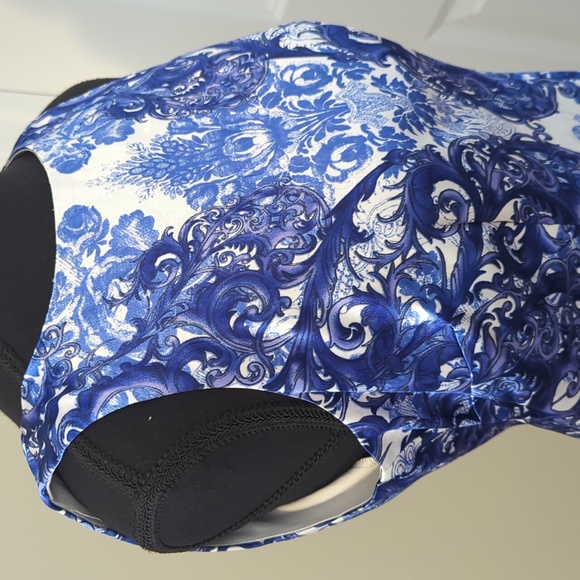 SUITE 7 | Blue and white damask satin like dress, 4, sleeveless, zipper back - Picture 2 of 10